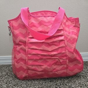 31 Gifts All-Pro Tote in Coral Punch Chevron